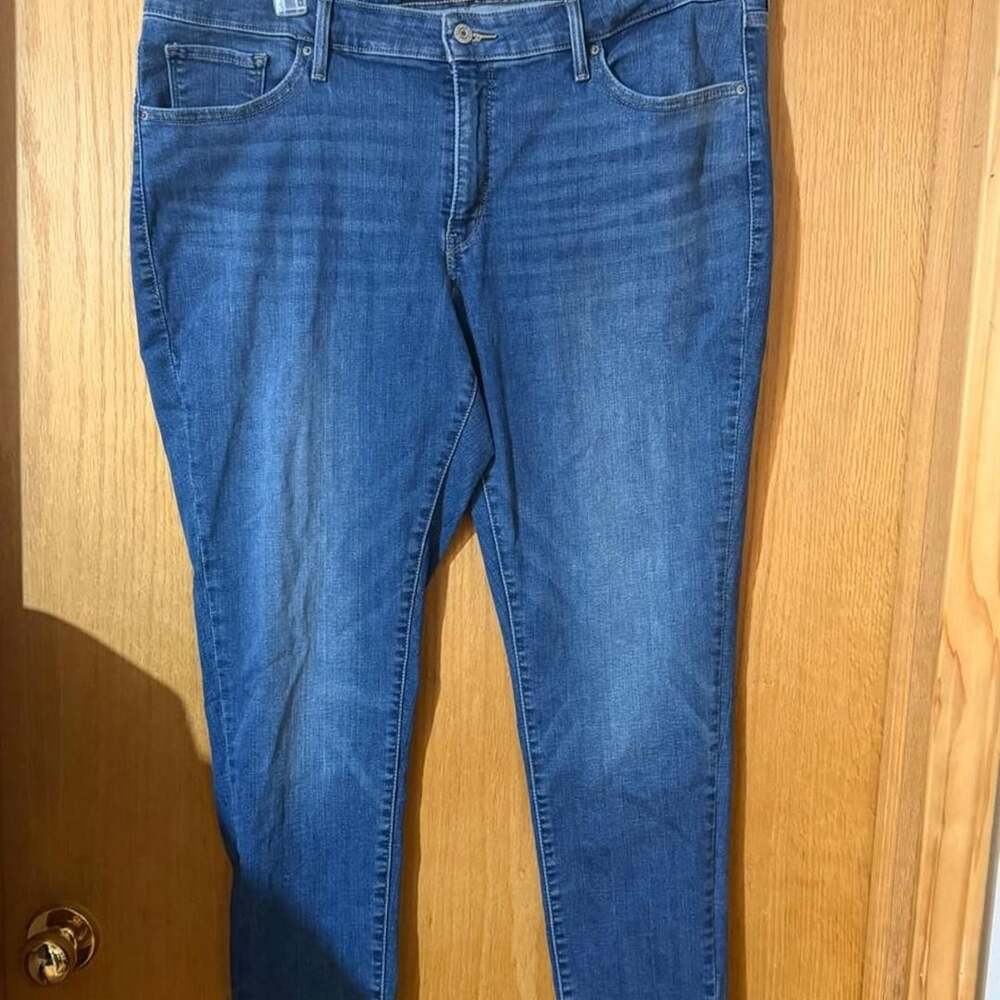 Levi's 310 Shaping Super Skinny Jeans